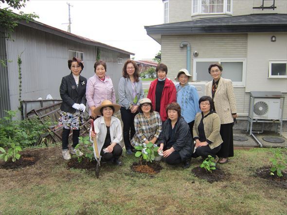 金谷公園　寄贈植樹「国際ソロプチミストむつ」