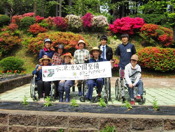 ボランティアによる花植え